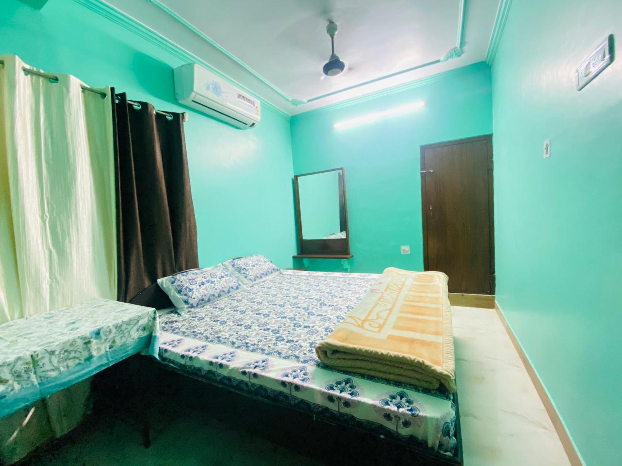 Blue King Hotel Jaipur Room photo
